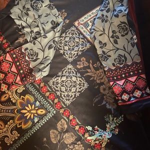 Gorgeous and unique tunic from Northstyle. Size L